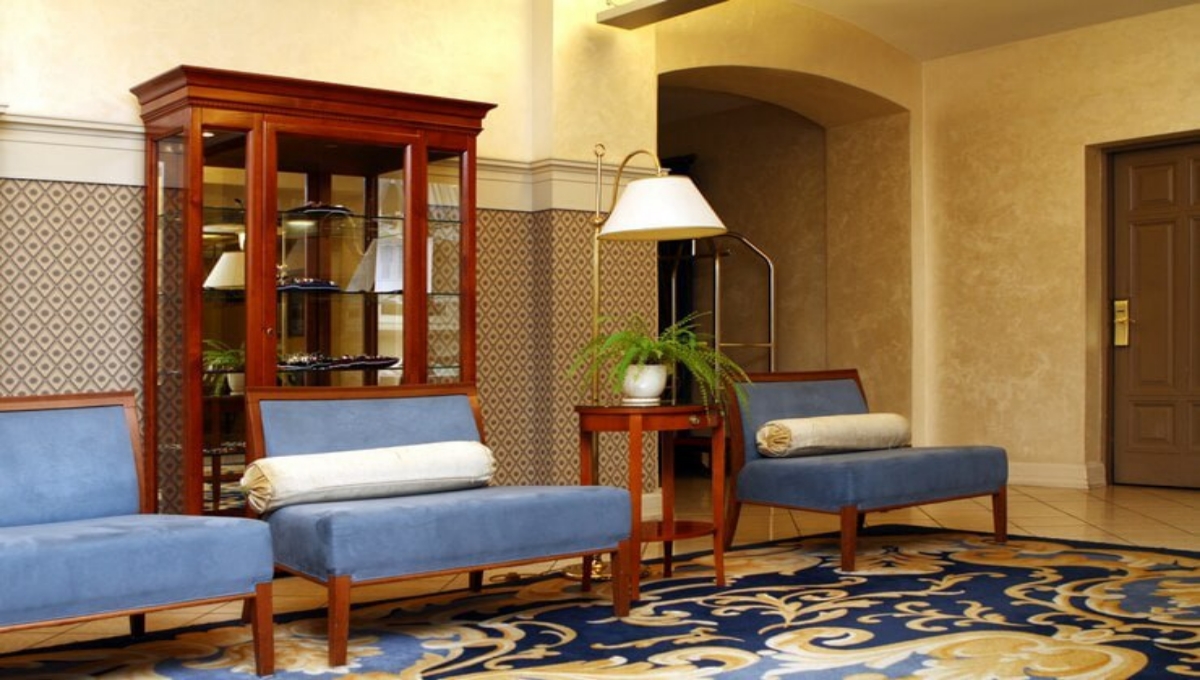 Einsgrove Sandstone Living Room Set
